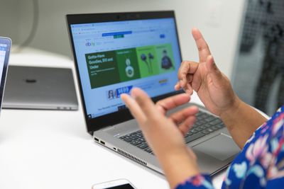 eBay_Laptop_Woman_hands.jpg